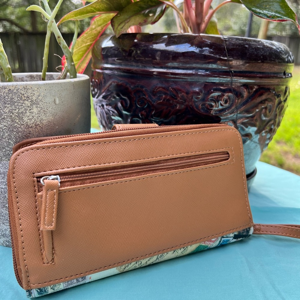 Wallet/wristlet - Picture 2 of 7